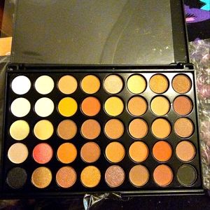 Popfeel Makeup pallette and brushes